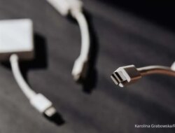 Kabel Charger iPhone Sering Rusak? Ini 5 Penyebab dan Cara Supaya Awet
